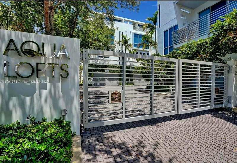 2743 NE 1st Street, Pompano Beach FL 33062