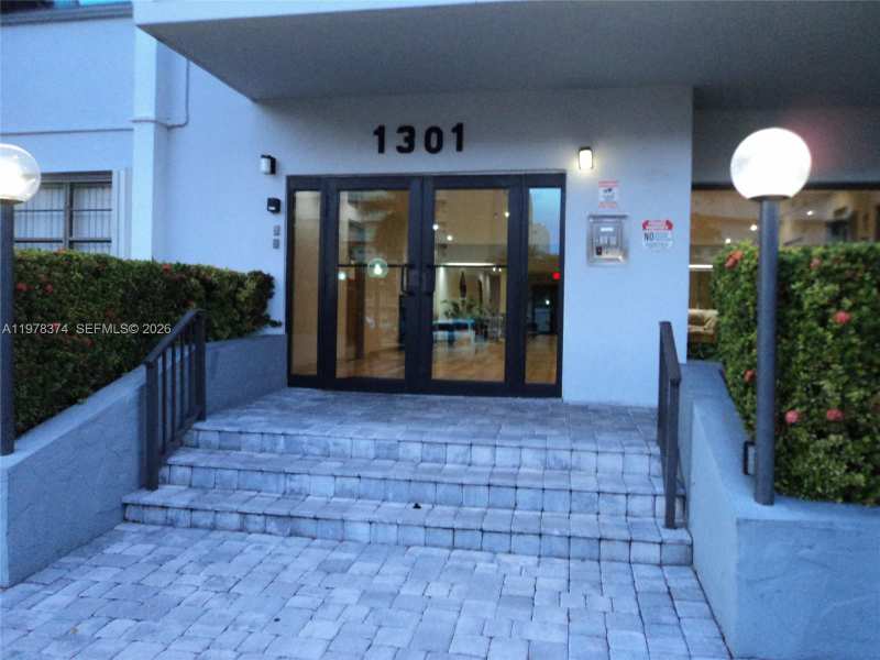1301 NE 7th St # 511, Hallandale Beach FL 33009