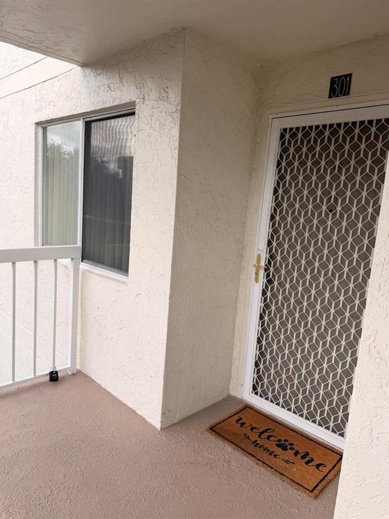 3146 Via Ponciana # 301, Lake Worth FL 33467