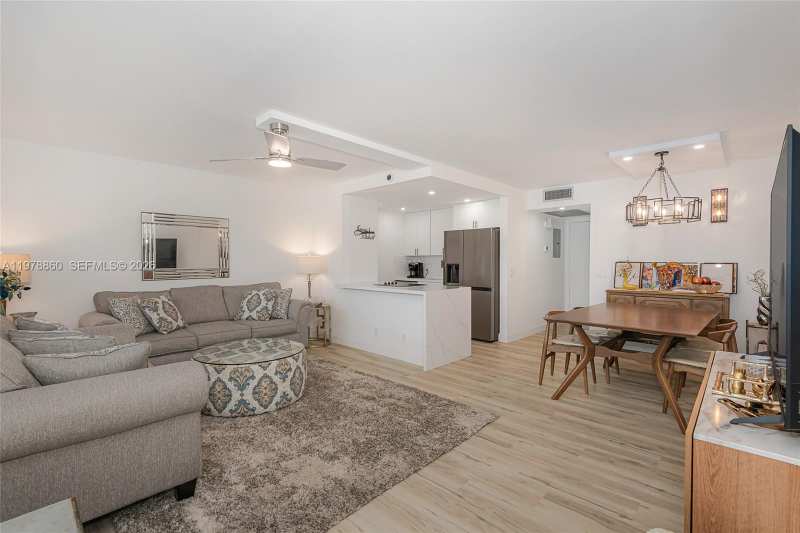 300 SW 134th Way # 212E, Pembroke Pines FL 33027