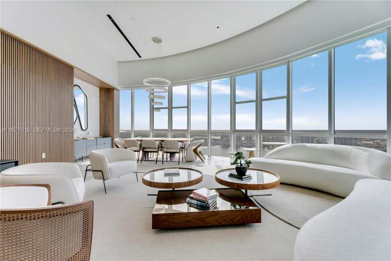 18201 E Collins Ave, Sunny Isles Beach FL 33160