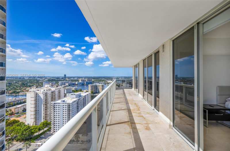 1830 S Ocean Dr # 2806, Hallandale Beach FL 33009