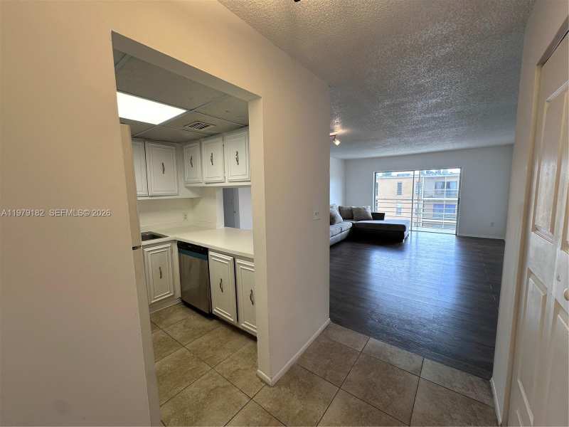 4848 NW 24th Ct # 412, Lauderdale Lakes FL 33313