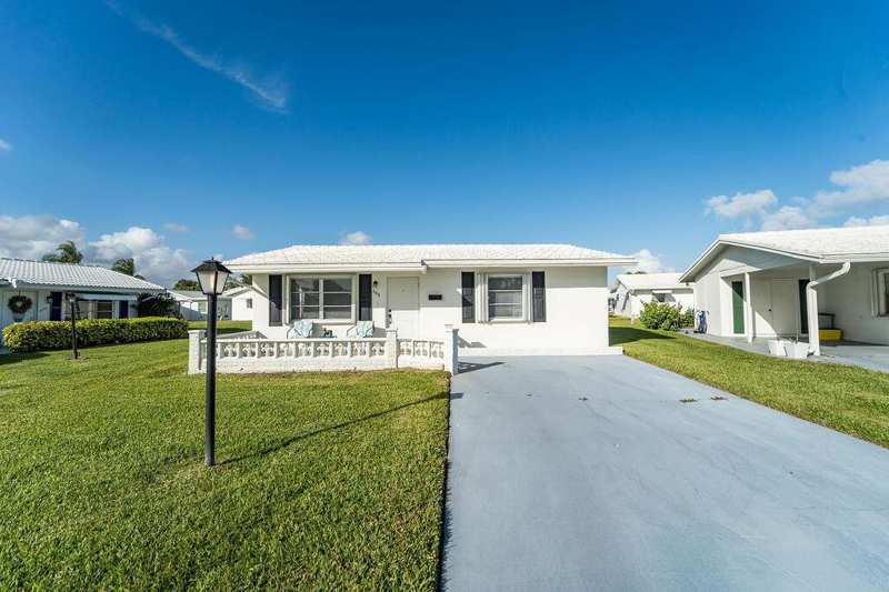 688 SW Lake Court, Boynton Beach FL 33426
