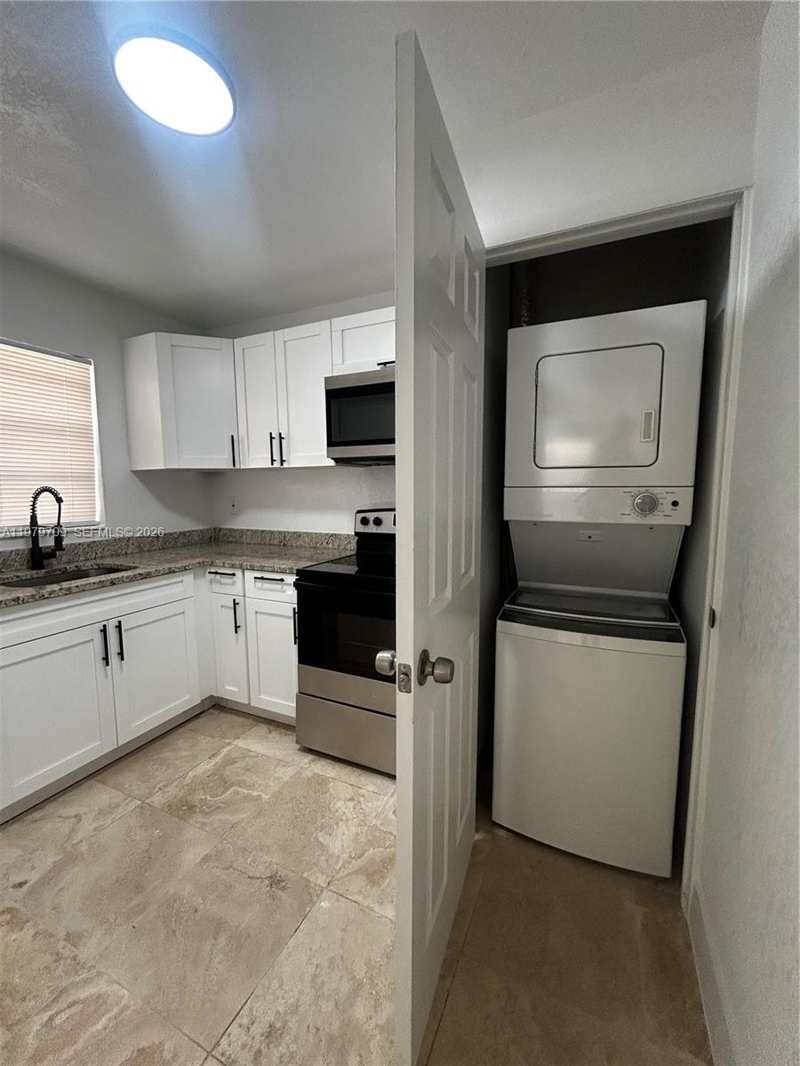 916 SW 10th St # 3, Hallandale Beach FL 33009