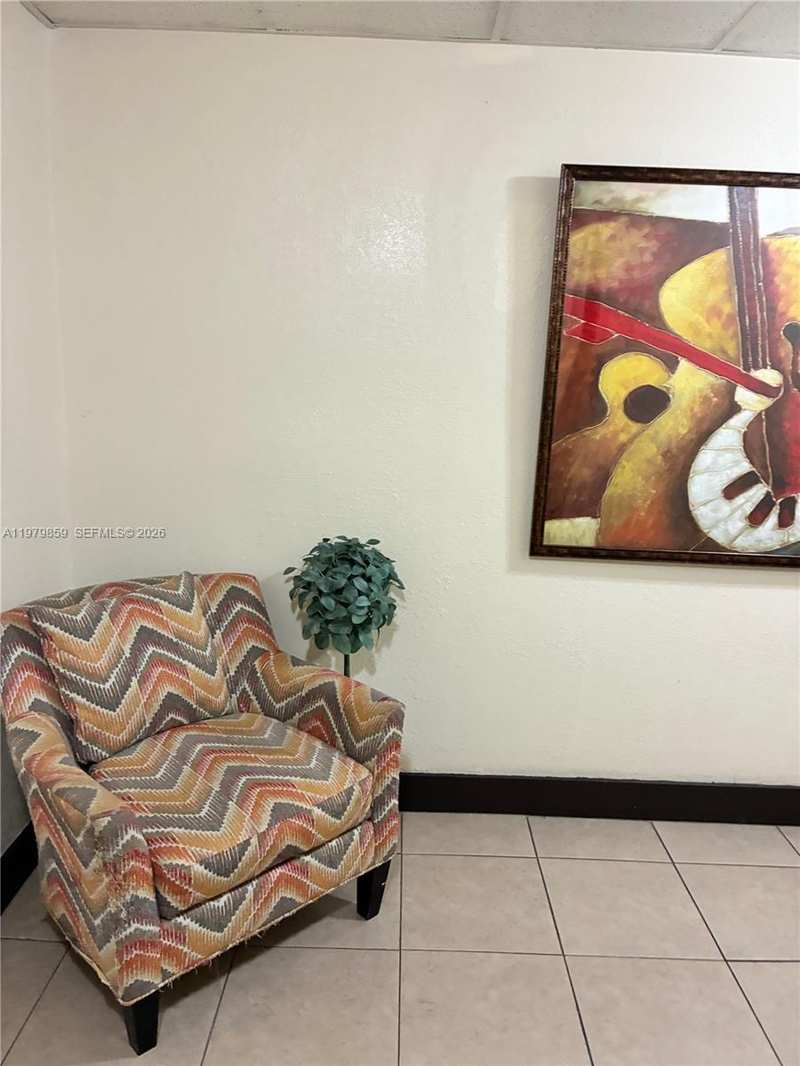3680 Inverrary Dr # 1T, Lauderhill FL 33319