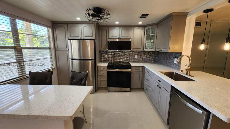 2403 Antigua Cir # L2, Coconut Creek FL 33066