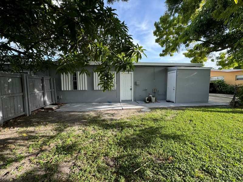 7025 NW 15th Street # B, Plantation FL 33313