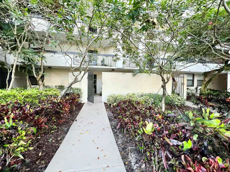 2025 Lavers Circle # D107, Delray Beach FL 33444