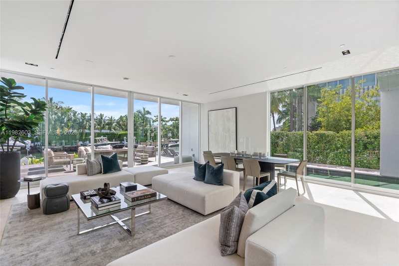 1011 W 48th St # 8, Miami Beach FL 33140