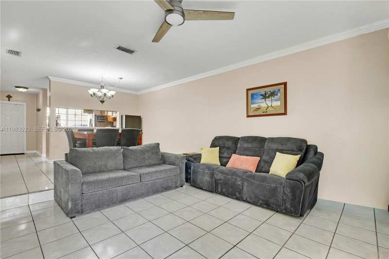 2881 S Cambridge Ln, Cooper City FL 33026