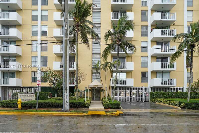 2000 NE 135th St # 1010, North Miami FL 33181