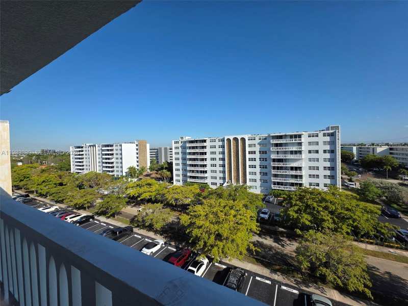 319 NE 14th Ave # 702, Hallandale Beach FL 33009