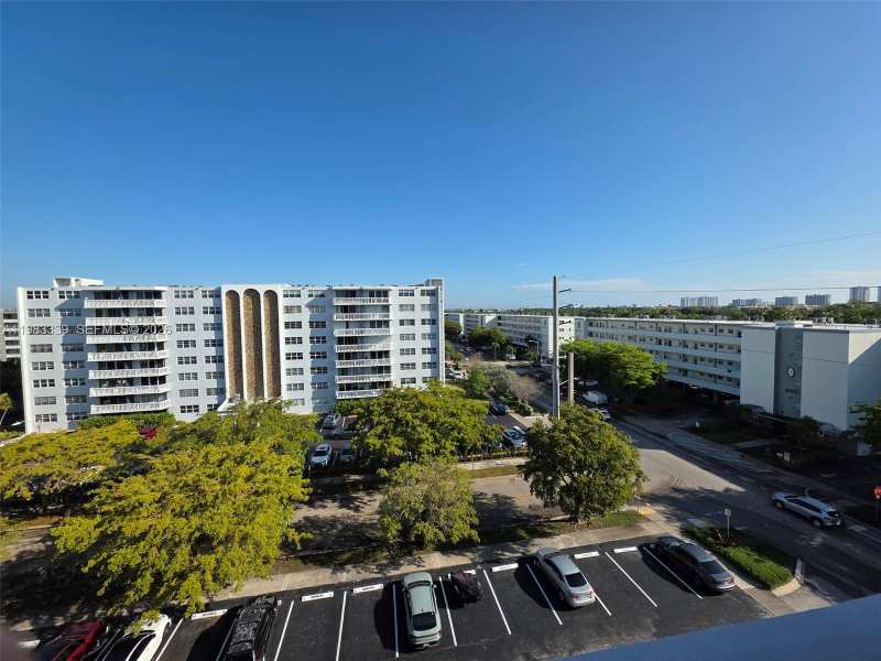 319 NE 14th Ave # 702, Hallandale Beach FL 33009