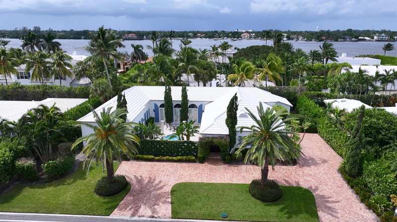 2258 E Ibis Isle Rd Road E, Palm Beach FL 33480