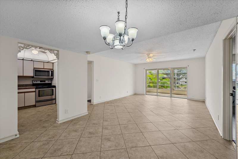 719 Lori Drive # 204, Palm Springs FL 33461