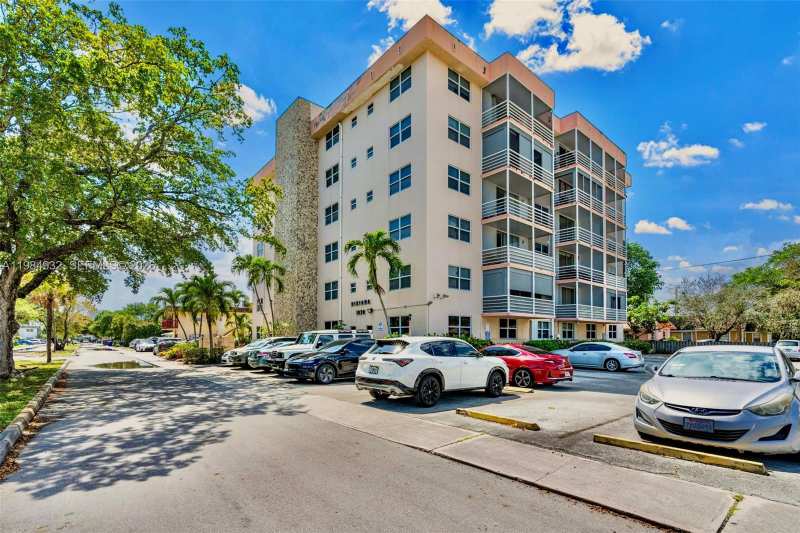 1830 Dixieanna St # 102, Hollywood FL 33020