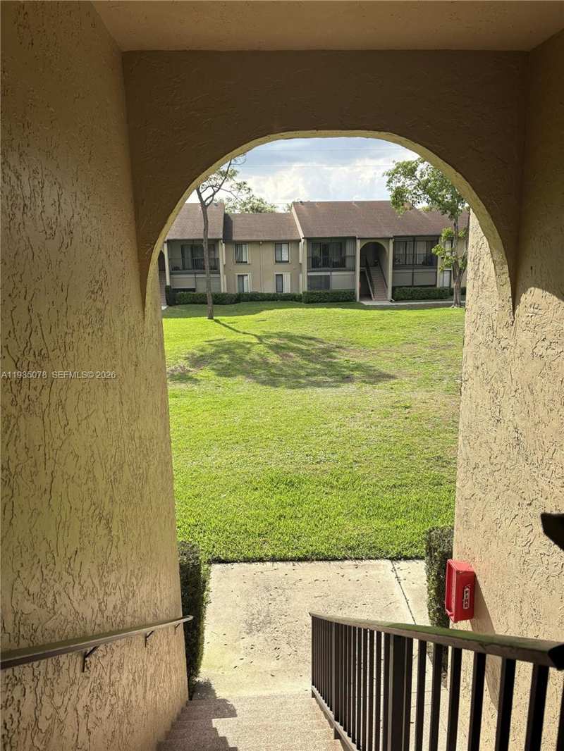 718 Sunny Pine Way # F2, Green Acres FL 33415