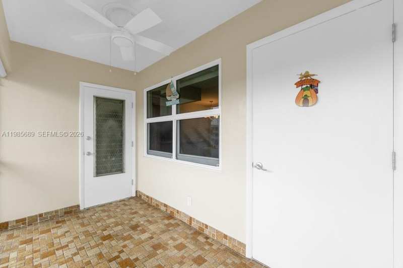 5300 Washington St # J218, Hollywood FL 33021