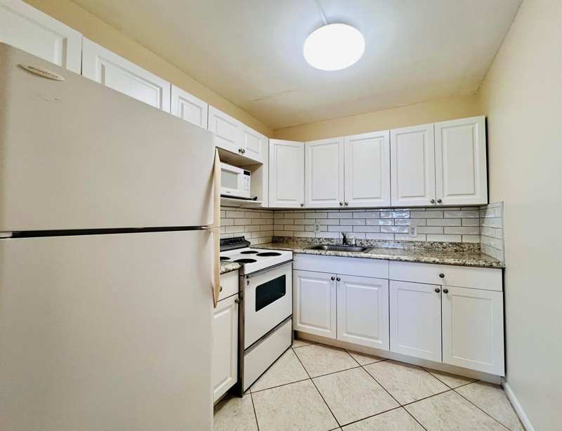 27 Sheffield B, West Palm Beach FL 33417