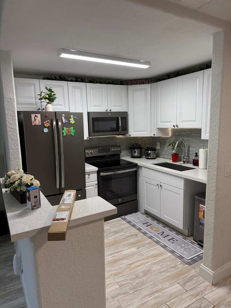 2000 Springdale Boulevard # 108, Palm Springs FL 33461