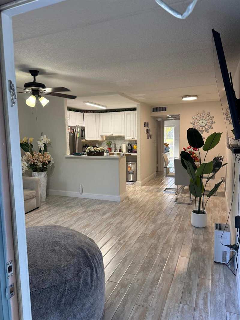 2000 Springdale Boulevard # 108, Palm Springs FL 33461