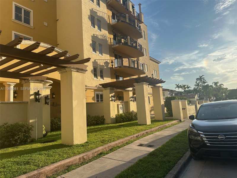 322 Madeira Ave # 302, Coral Gables FL 33134