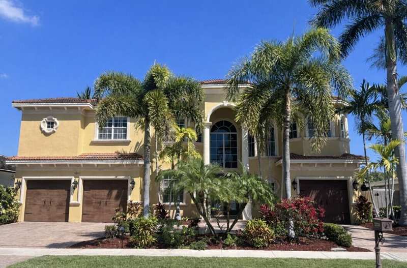 2221 NE 48th Court, Lighthouse Point FL 33064