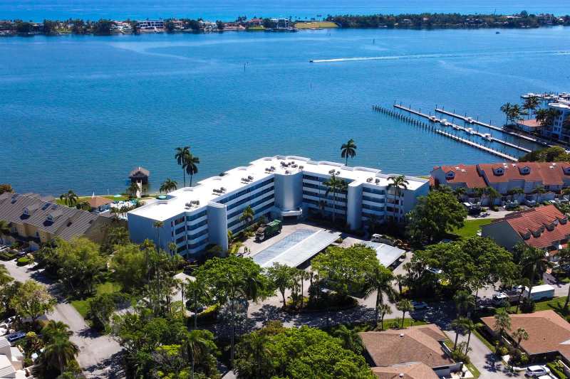 8200 Lakeshore Drive # 202, Hypoluxo FL 33462