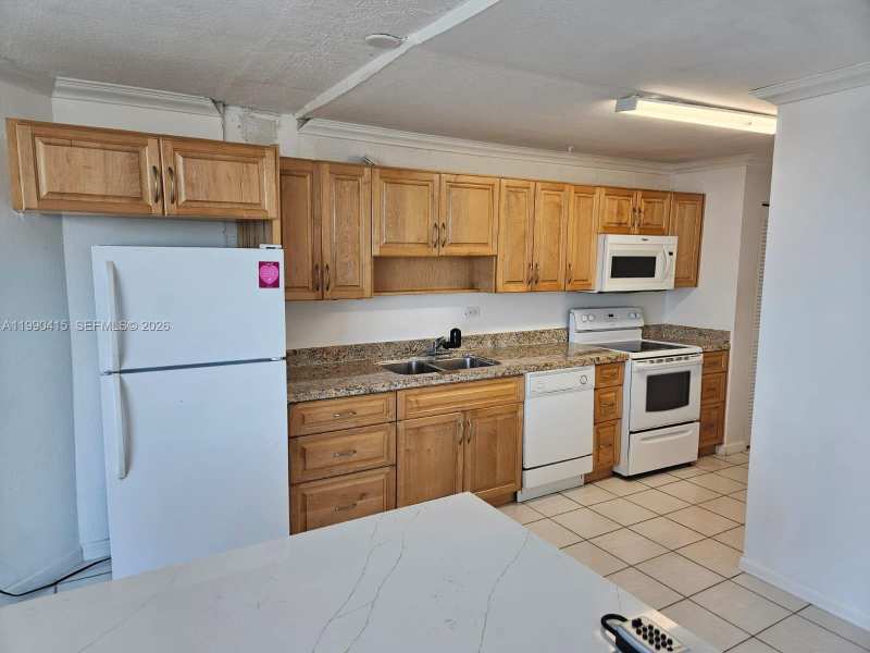 7135 Collins Ave # 1821, Miami Beach FL 33141