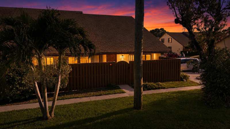 131 Springdale Circle, Palm Springs FL 33461