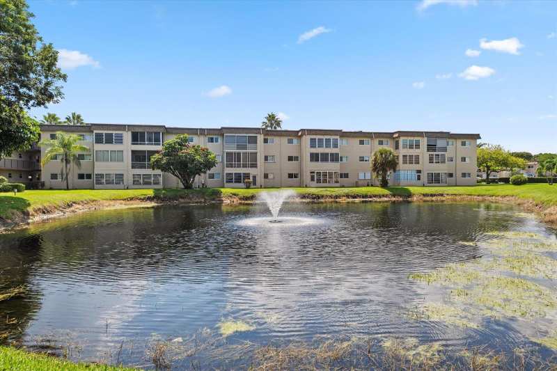 719 Lori Drive # 204, Palm Springs FL 33461
