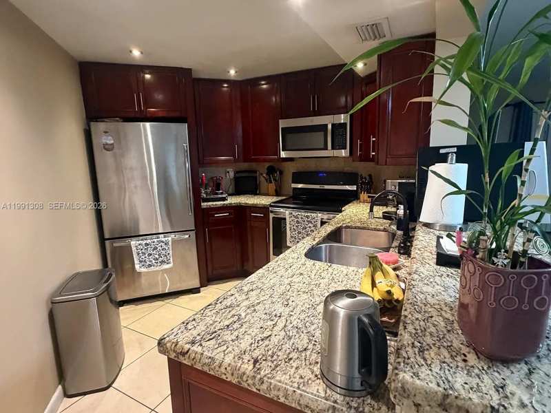 9715 Fontainebleau Blvd # E213, Miami FL 33172