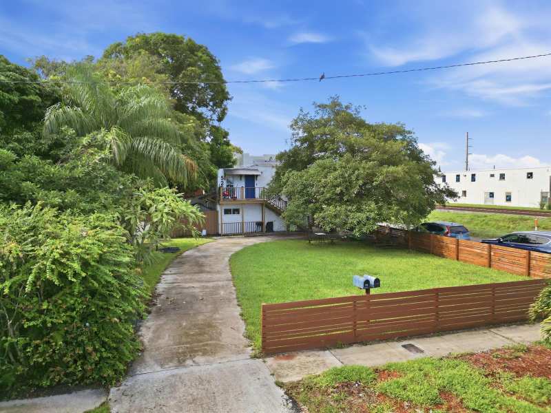 528 CHURCHILL Road, West Palm Beach FL 33405