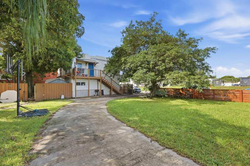 528 CHURCHILL Road, West Palm Beach FL 33405