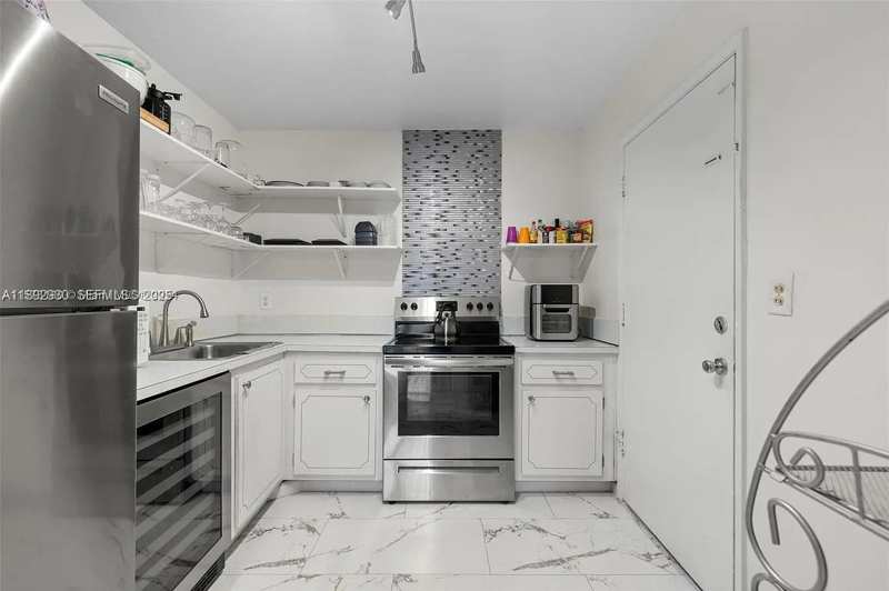 4043 NW 16th Street # 201, Lauderhill FL 33313