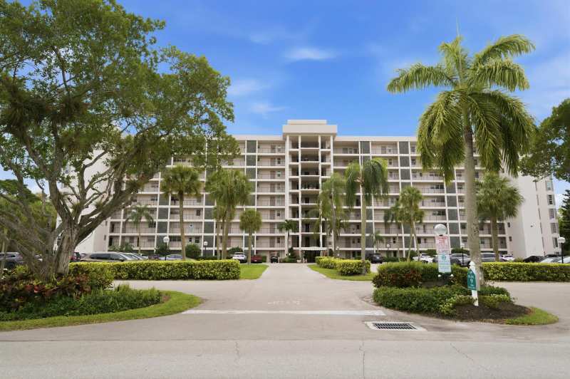3100 N Palm Aire Drive # 208, Pompano Beach FL 33069