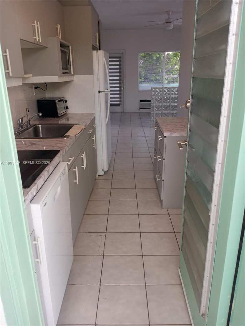 6490 Collins Ave # 18, Miami Beach FL 33141