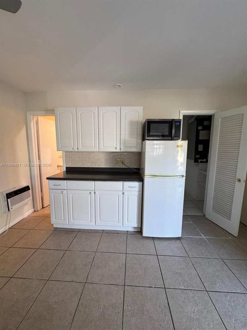 2051 NE 25th Ave # 3, Pompano Beach FL 33062
