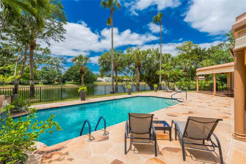 5328 E Leitner Dr, Coral Springs FL 33067