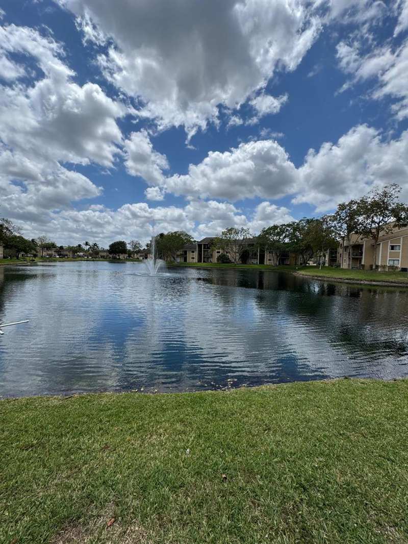 417 E Palm Cir Circle E # 417, Pembroke Pines FL 33025