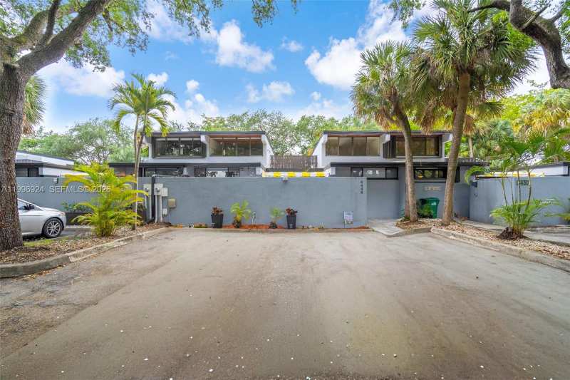 6448 Windmill Gate Rd, Miami Lakes FL 33014