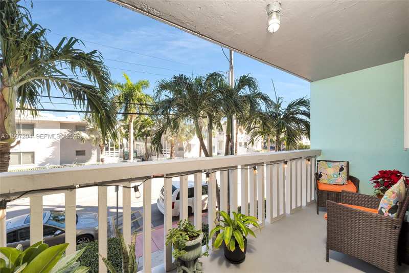7620 Carlyle Ave # 204, Miami Beach FL 33141