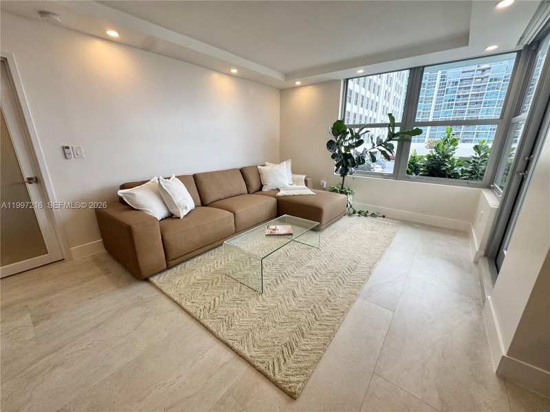2899 Collins Ave # 424, Miami Beach FL 33140