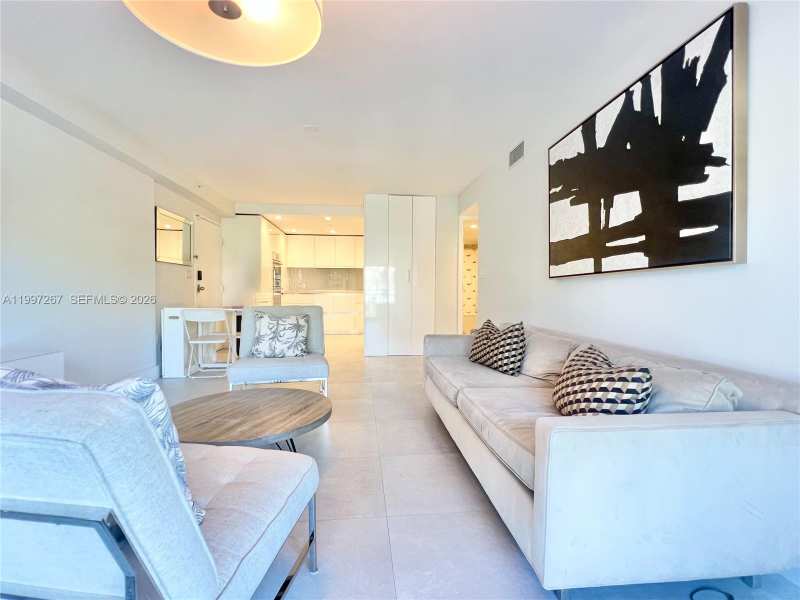 7832 Collins Ave # 304, Miami Beach FL 33141