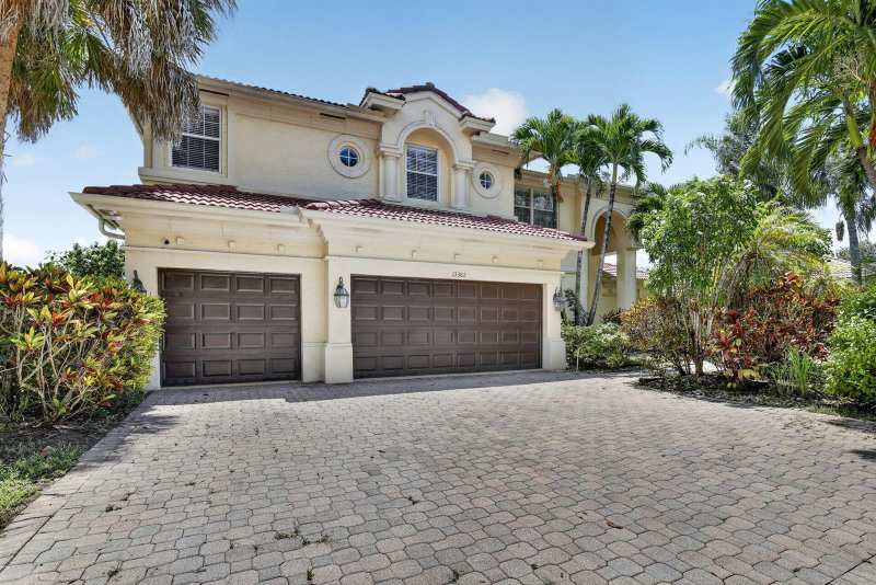 13382 Lakepointe Circle, Cooper City FL 33330