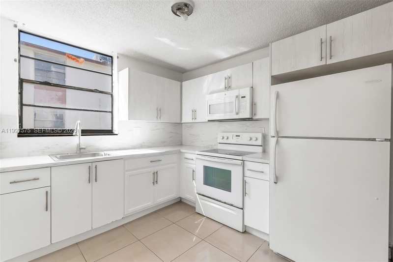 1798 NW 55th Ave # 202, Lauderhill FL 33313