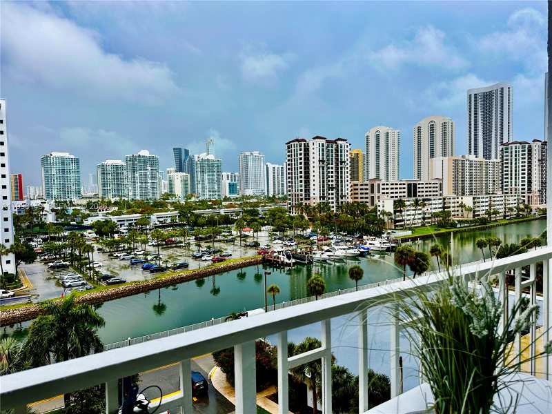 500 Bayview Dr # 717, Sunny Isles Beach FL 33160
