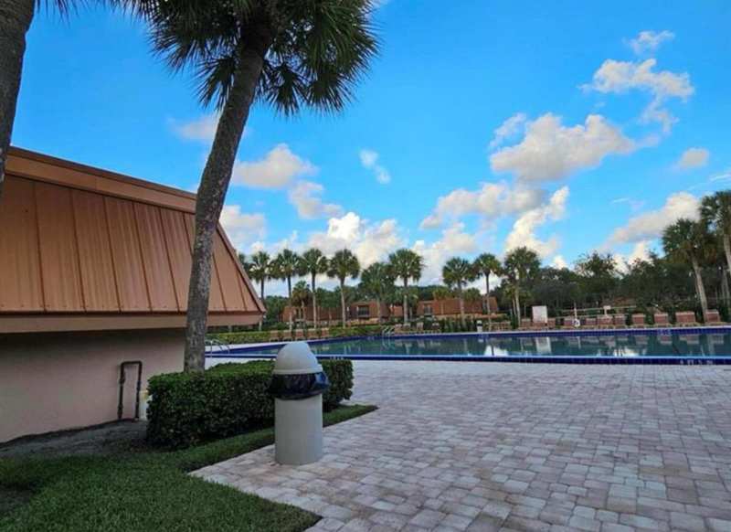 197 Charter Way, West Palm Beach FL 33407
