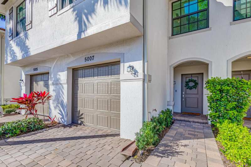 5007 Woods Edge Circle, Riviera Beach FL 33410